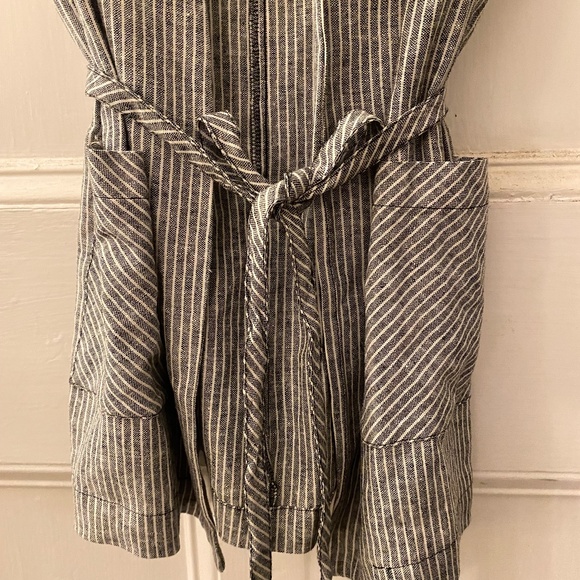 NEW BCBG Linen Grey White Striped Sleeveless Wrap Blouse Vest Lightweight- Large - Picture 3 of 5